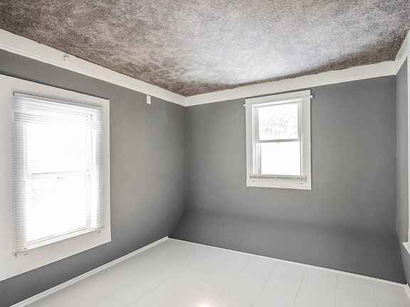 4th image of 1130 E Indiana Ave