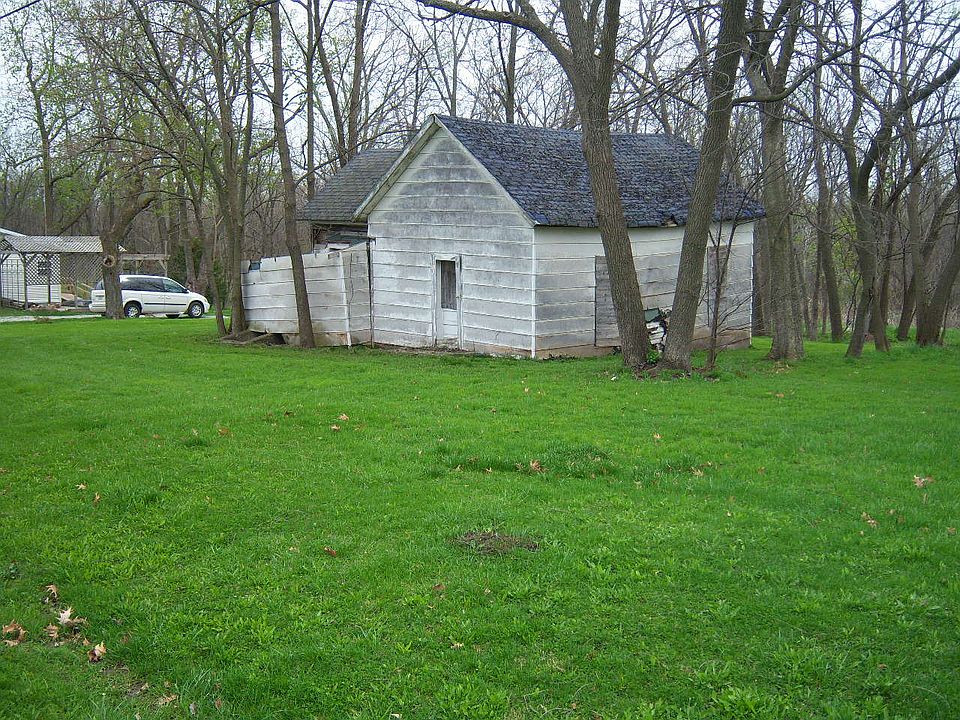 2nd image of 604 E Arthur St.