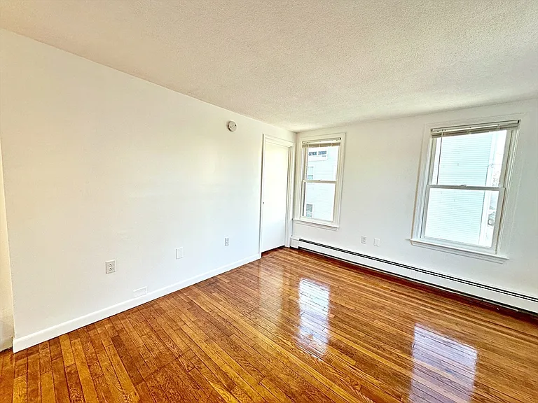 40 Jeffries St #3 — Photo 15