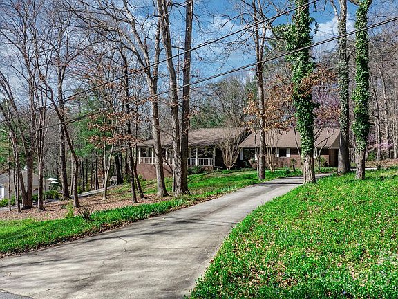 3rd image of 204 La Foret Dr