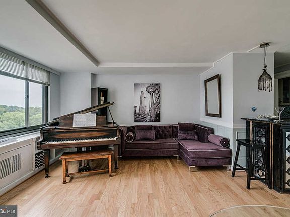 5th image of 1021 Arlington Blvd APT 518E