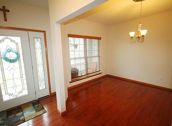 3rd image of 31 Mason Hill Dr