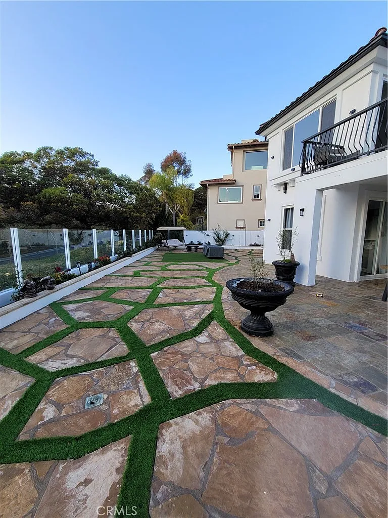 4 bed, 3.5 bath, 3000 sqft, $13,800 — Photo 3