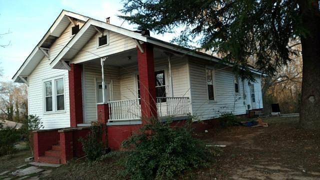 2nd image of 517 Sullivan St