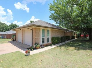 1028 Montreal Dr, Yukon, OK 73099