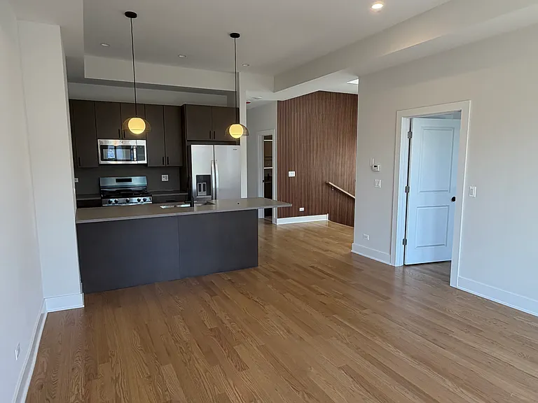 3354 N Sheffield Ave — Photo 8