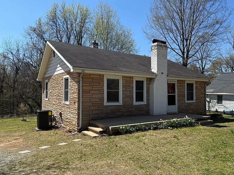 1401 Sidney Ave — Photo 15