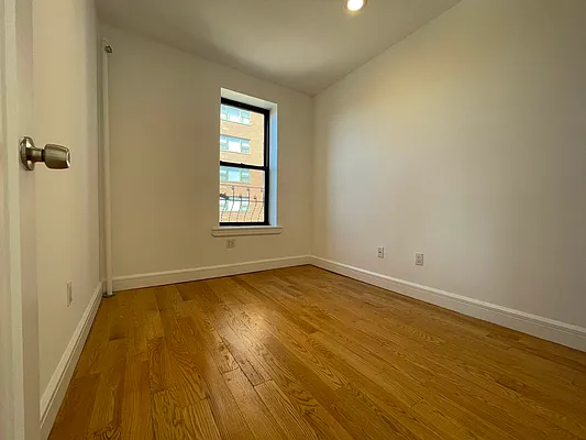 Rented by HOLTON REAL ESTATE INC. | media 25