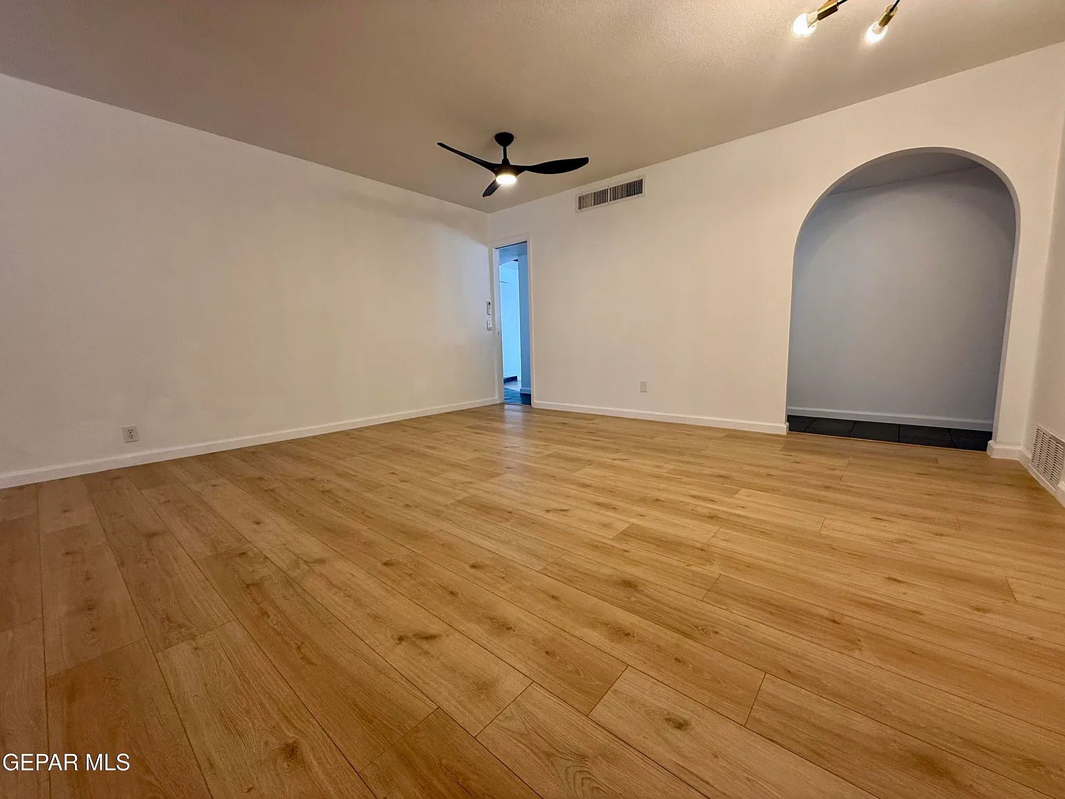 3 bed, 2.0 bath, 1932 sqft, $2,150 — Photo 4