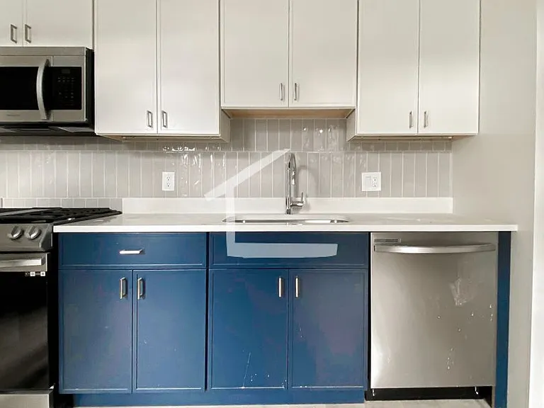 157 Everett St #201 — Photo 5