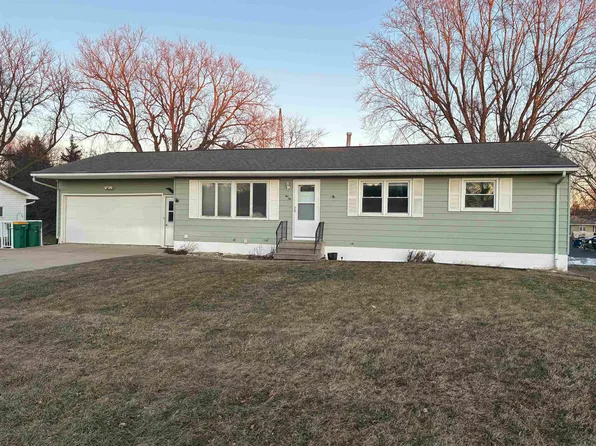 110 N 4th St, Raymond, IA 50667