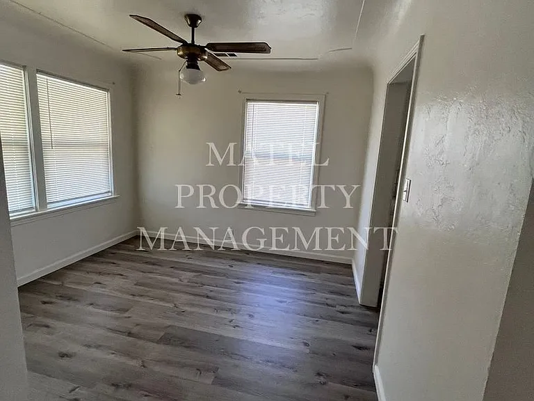 548 Esgar Ave — Photo 4