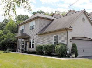 2725 Cobblestone Dr, Crystal Lake, IL 60012