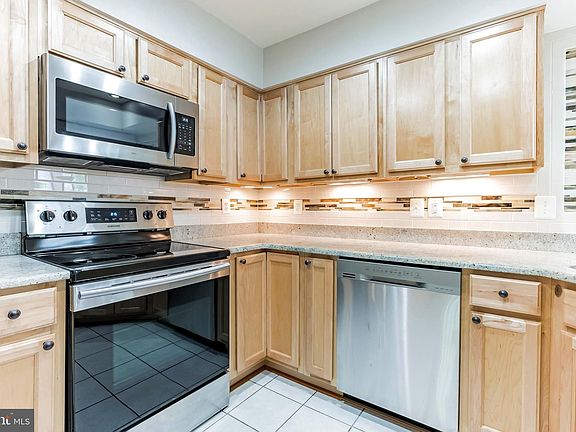 4th image of 2907 S Woodstock St APT A