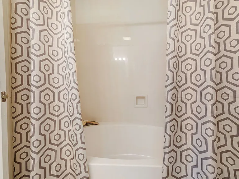 Lakes of Chateau Estates North — Photo 12