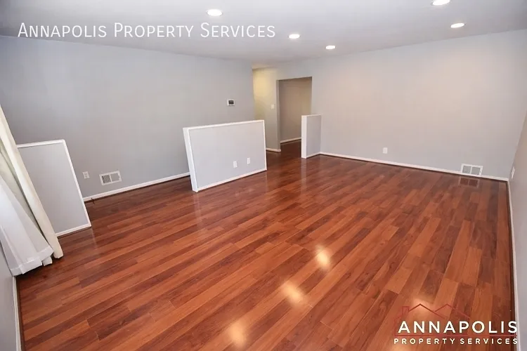 1027 Springhill Way — Photo 7