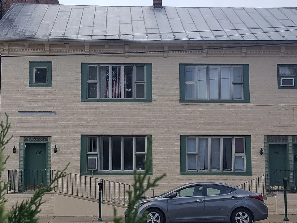 124 E Martin St
