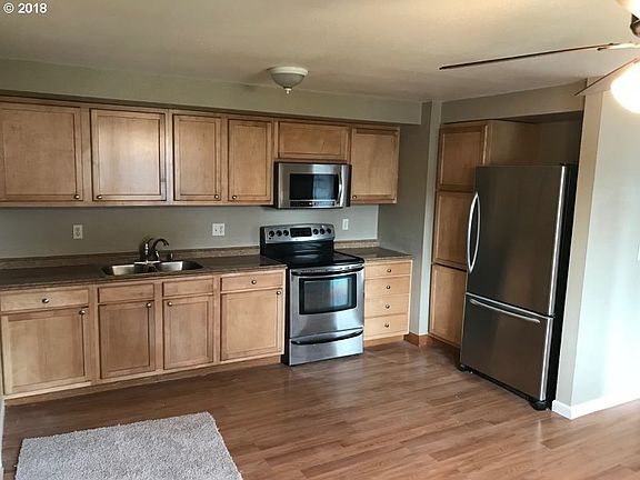 3rd image of 2404 NE 92nd Ave