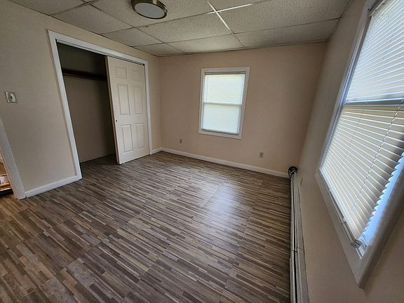 3rd image of 98 Belden St Floor 1