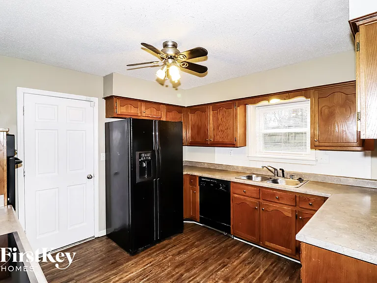 8117 S Regis Pl — Photo 8