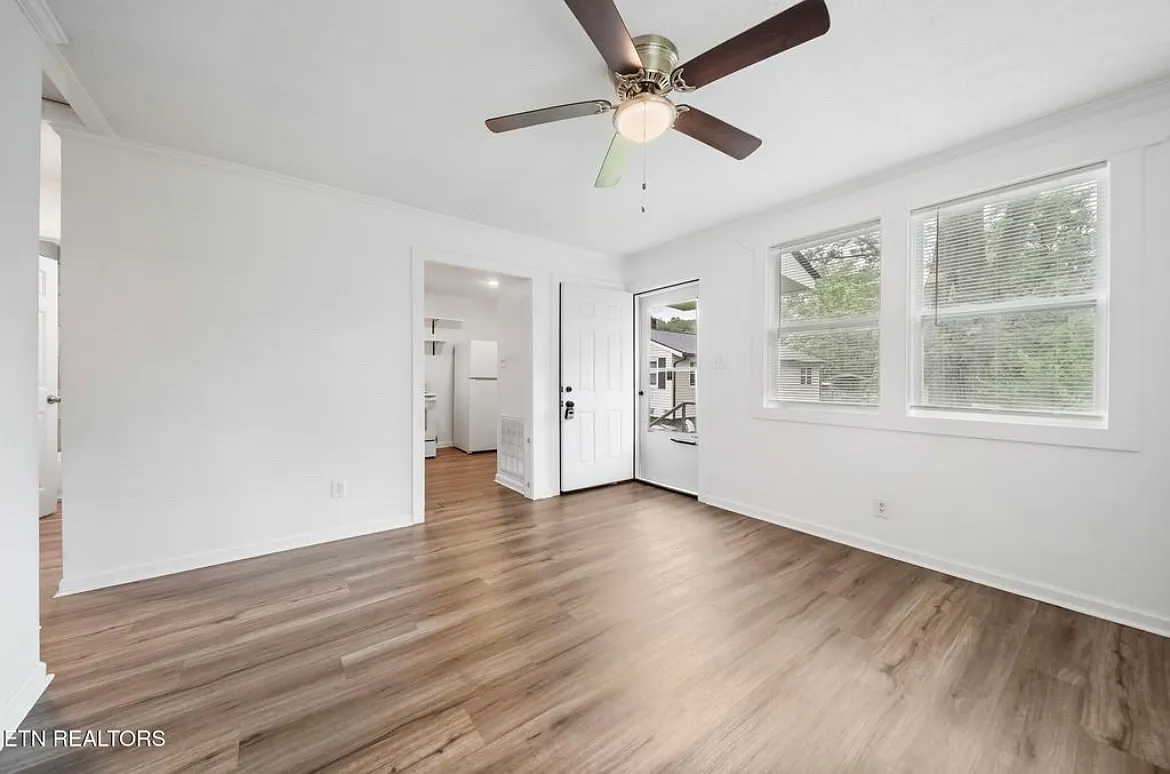 252 S Benedict Ave — Photo 3