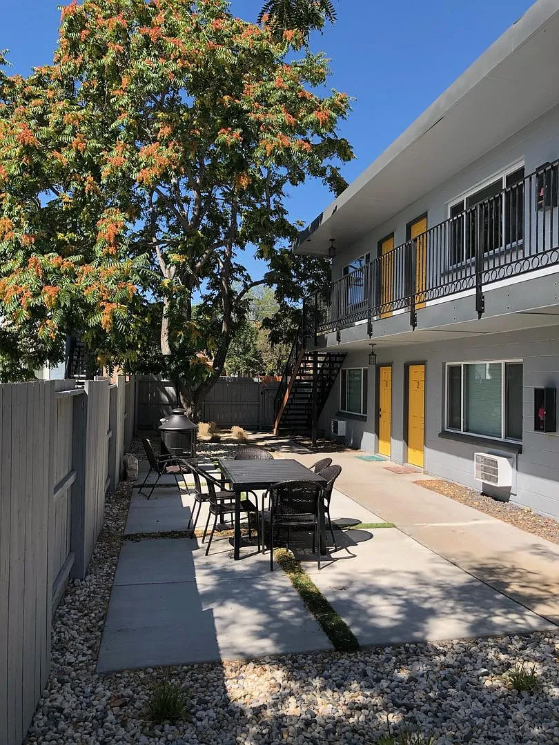 630 Sinclair — Photo 1