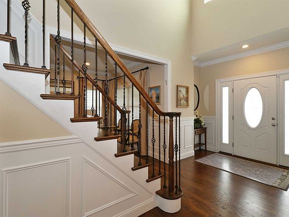 2nd image of 7 Midwood Dr