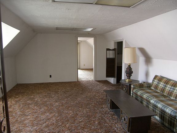 5th image of 308 California Ave