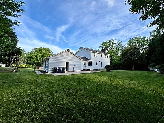 3rd image of 105 Oneill Ct