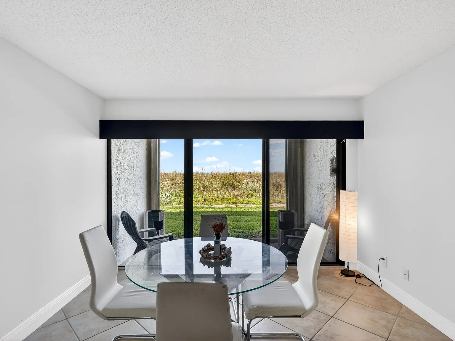 10310 S Ocean Dr — Photo 2
