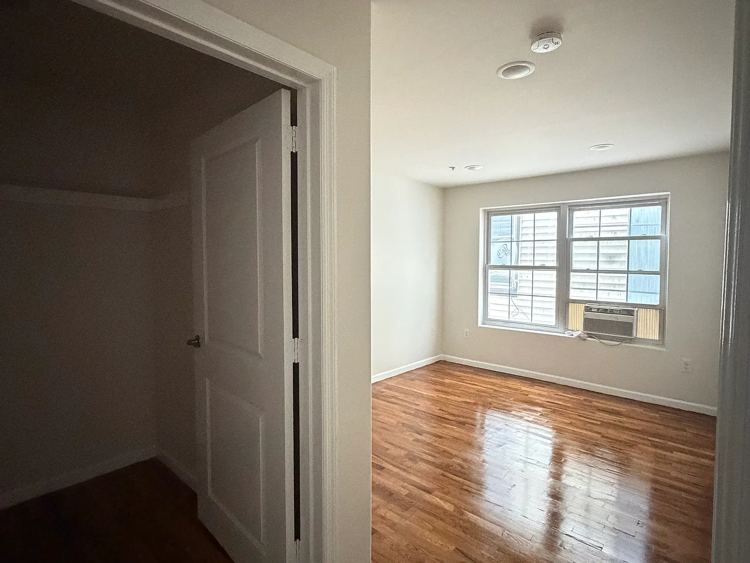 3 bed, 1100 sqft, $3,150 — Photo 2