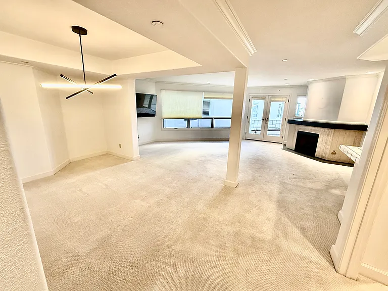 1099 1st St #202 — Photo 3