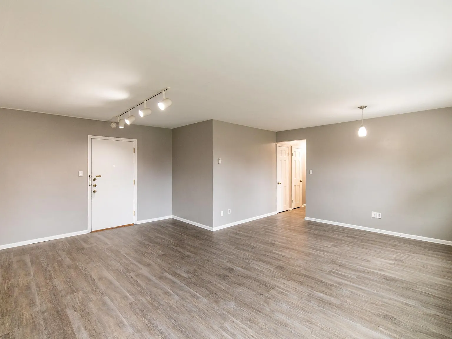 1 bed, 833 sqft, $1,150 — Photo 3