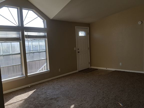 Living Room. Valuted Ceilings