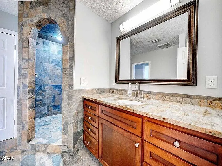 350 Greenwood Cir — Photo 24