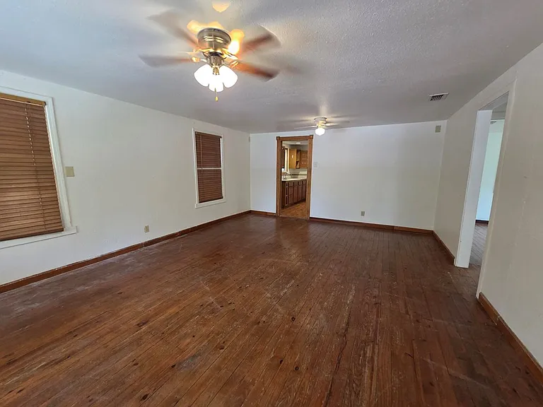 3414 Riverside Dr — Photo 3