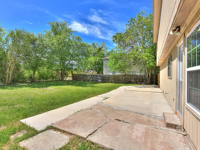 1202 Southwalk St — Photo 30