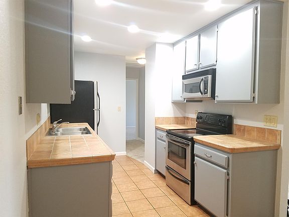 3rd image of 1013 S Sunshine Ave Unit L