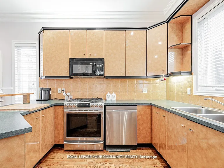 9 Robson Pl E — Photo 20