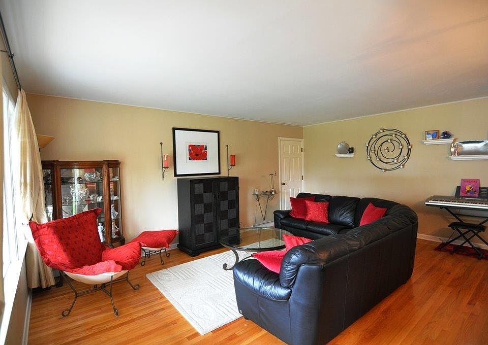 2nd image of 419 Kipling Ct