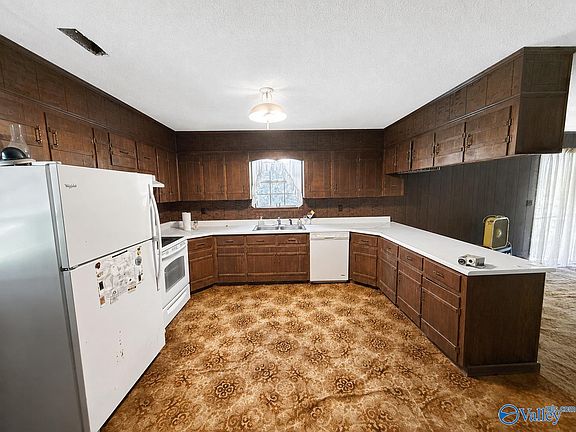 3rd image of 258 N Mountain Dr