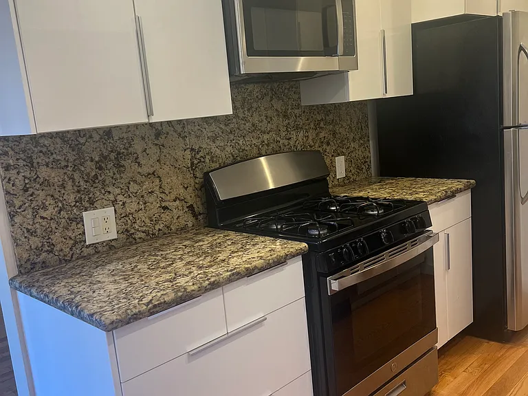 STANLESS STEEL APPLIANCES INC:
REFRIGERATOR, STOVE, DISHWASHER & MICROWAVE