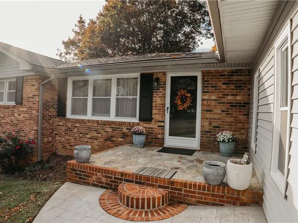 205 Dudley Ave, Mount Airy, NC 27030