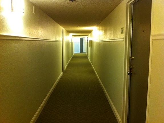 5th image of 725 Mariposa Ave APT 104