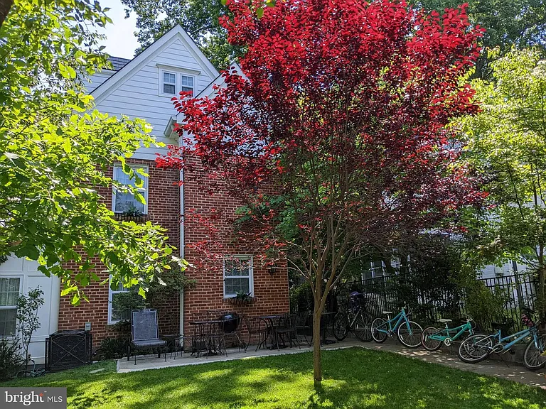 4910 Crescent St — Photo 33