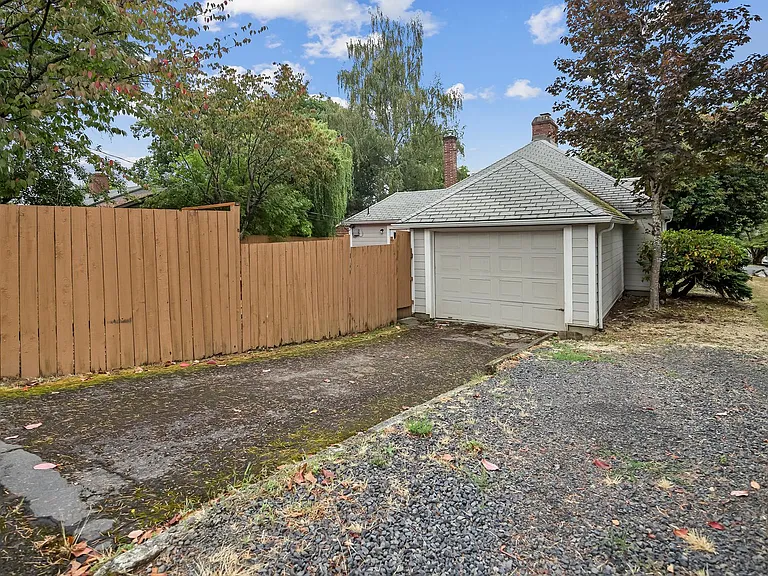 9520 SW Cypress St — Photo 37