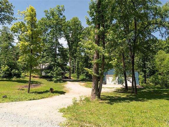 3rd image of 205 County Road 464