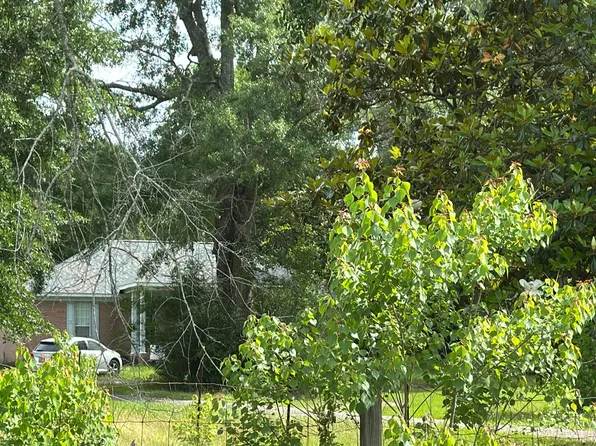 1450 Country Hills Dr, Cantonment, FL 32533
