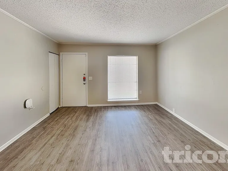 5815 Brambletree St — Photo 2