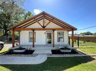 1512 Maple Dr, Bryan, TX 77803